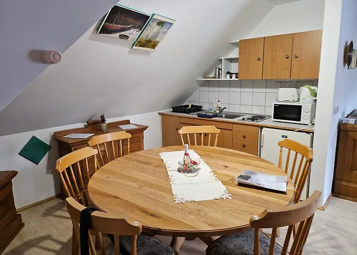 Bakonyi Napsugar Vendeghaz * Döbrönte